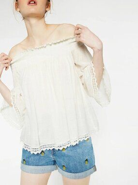 ZARA Off The Shoulder Top Blouse Ruffled Neckline Lace Trim Off White